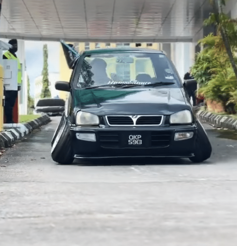 Tayar Kancil Lebih Besar Dari Kereta Tarik Perhatian Netizen Di Sarawak